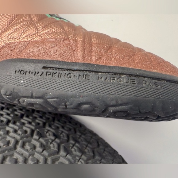 Nike HypervenomX Proximo Metallic Bronze 747486-903
Size US 13 - Picture 14 of 14